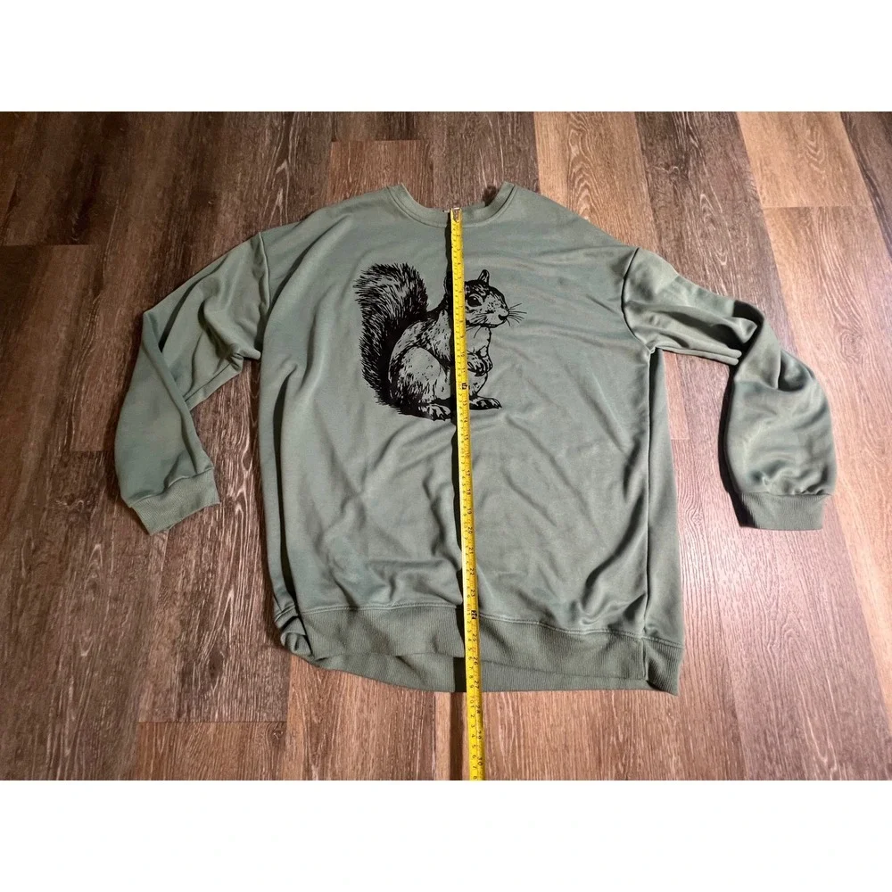 Sweatshirt Mens XXL Green Squirrel Graphic Crewneck Long Sleeve